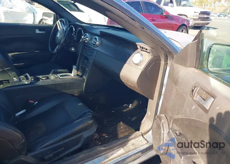 2007 Ford Mustang V6 Deluxe/V6 Premium z USA, uszkodzony, nr VIN 1ZVHT80N675239664